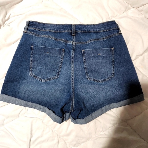 Blue denim distressed jean shorts. Size 34. - Picture 6 of 8